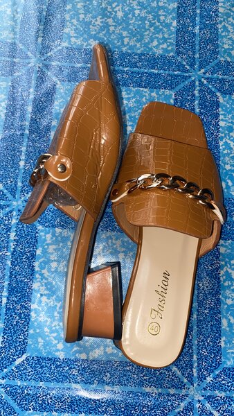 Mules élégantes à talon