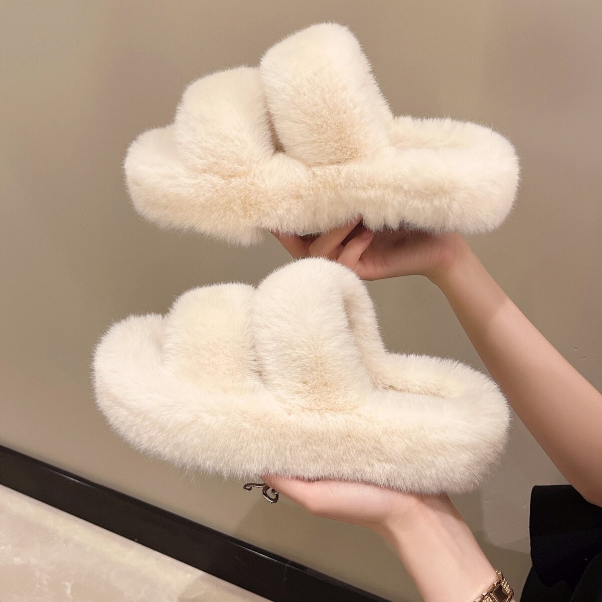 Cute floffy slippers
