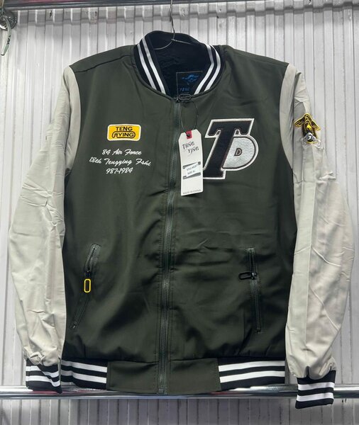 Veste universitaire tendance