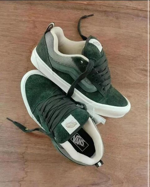 Baskets en daim vert chic