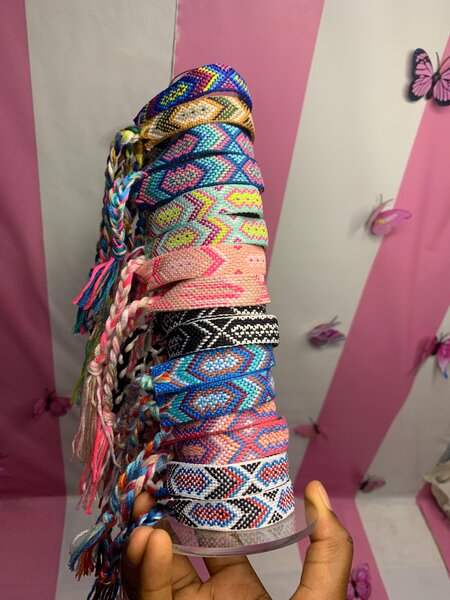 Bracelets tissés colorés