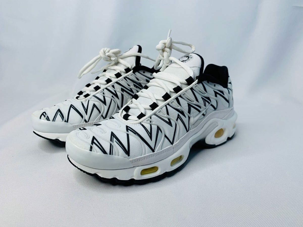 NIKE AIR MAX PLUS TN SHARK