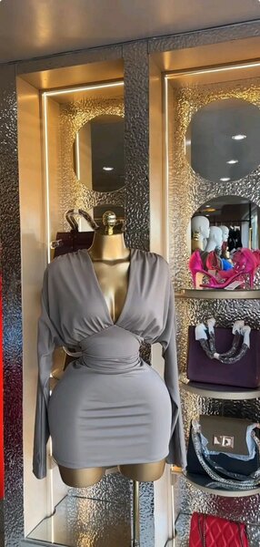 Robe Élégante Asymétrique