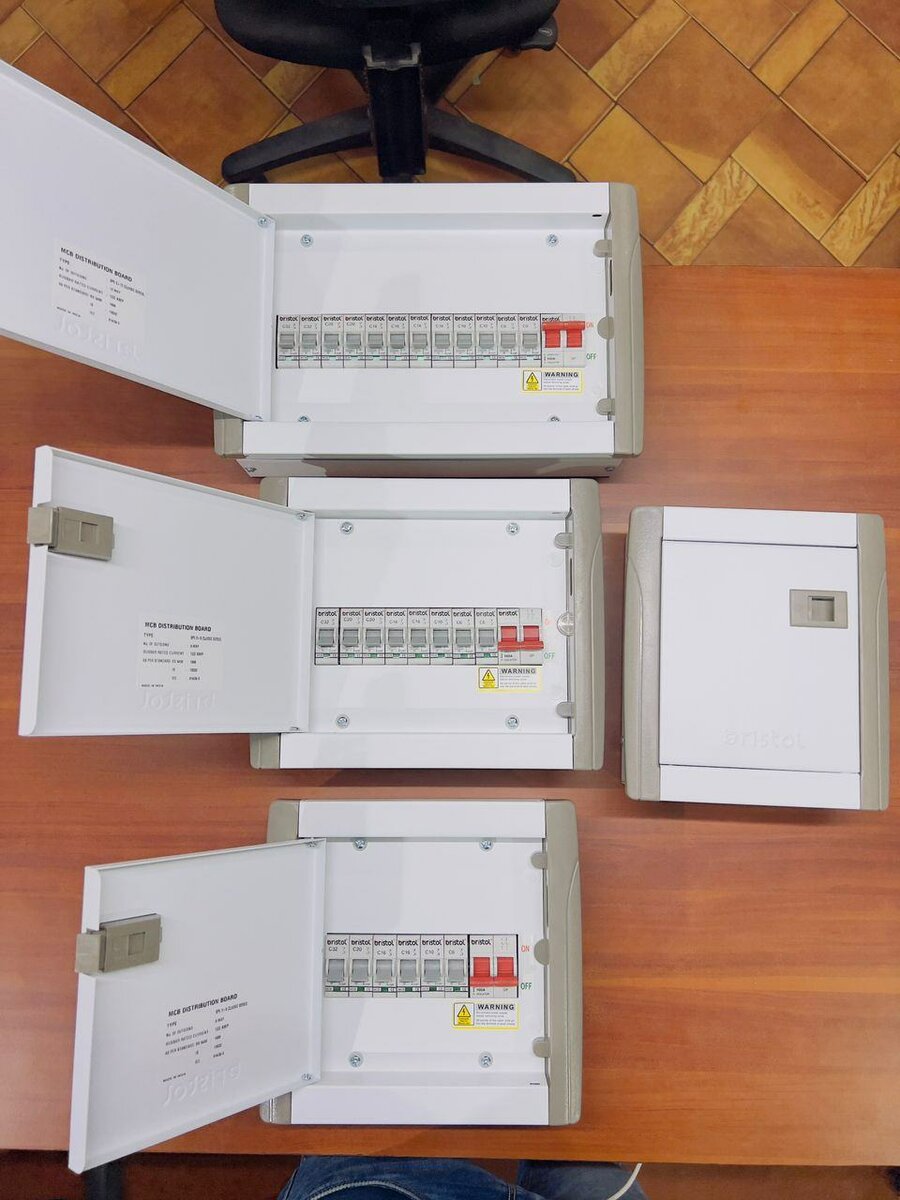 Electrical cables RR, Mainswitch and Pipes