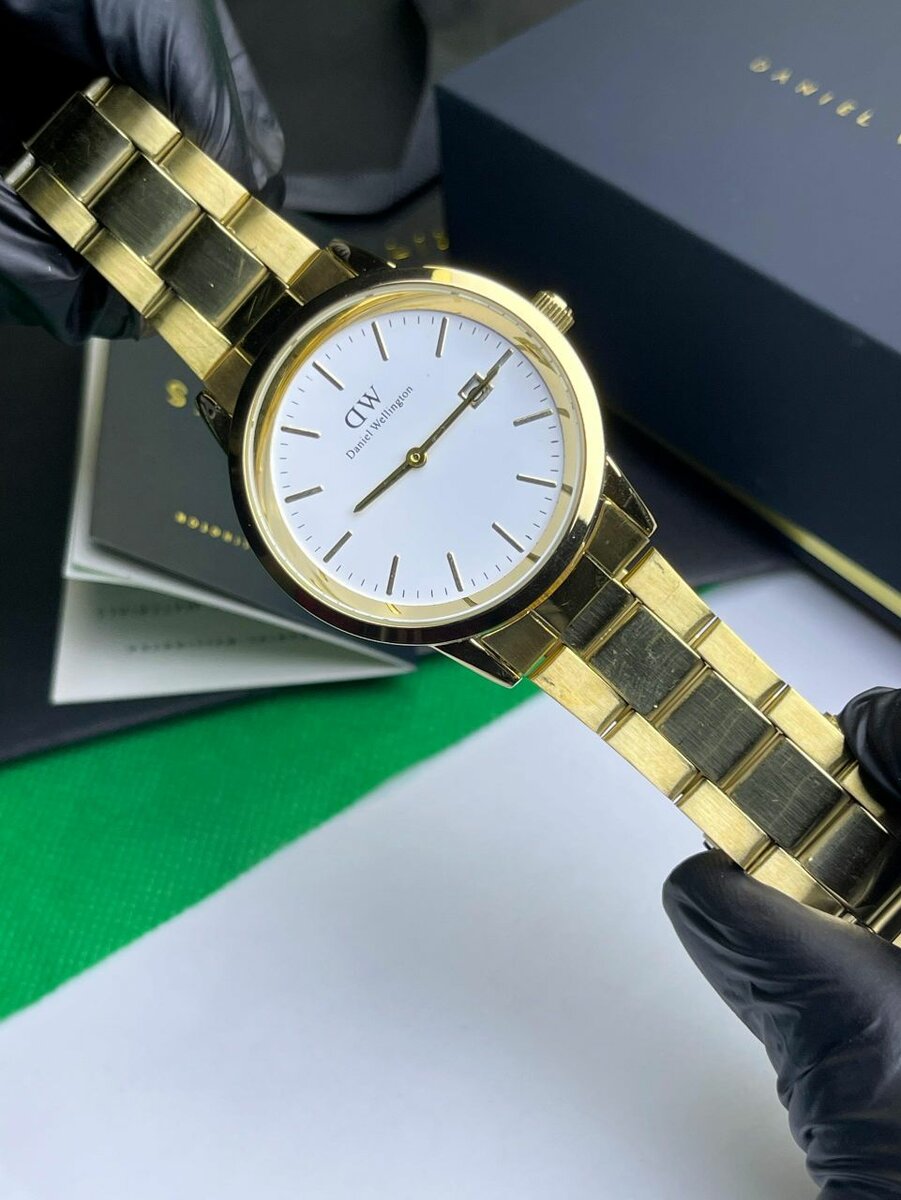 Daniel Wellingtonen acier doré