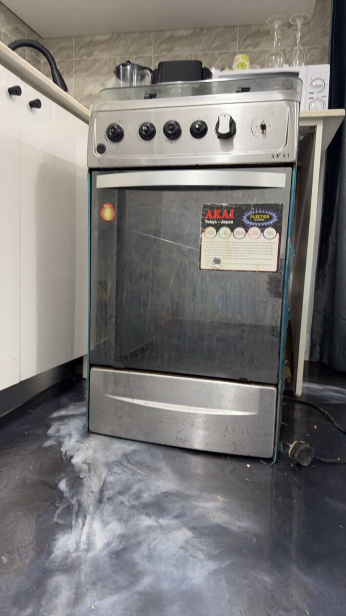 AKAI FOUR BURNER WITH OVEN