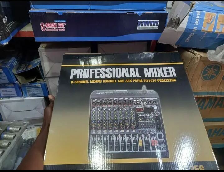 Table de mixage 8 canaux pro