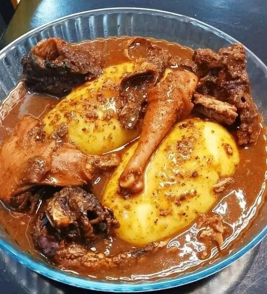 Foutou sauce djoumble poulet