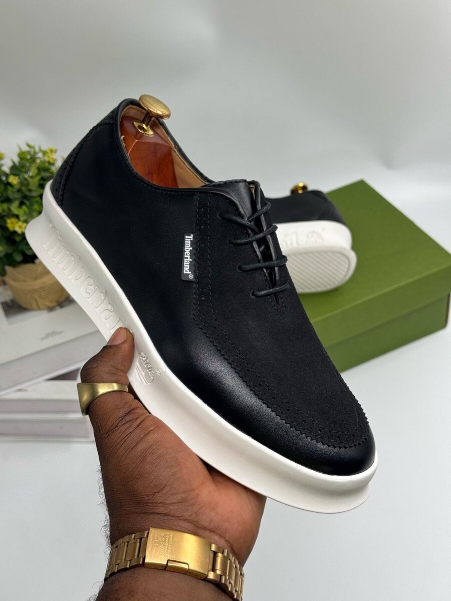 TIMBERLAND CLASSIC BLACK AND WHITE