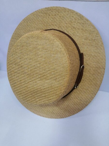 Chapeau de paille marron