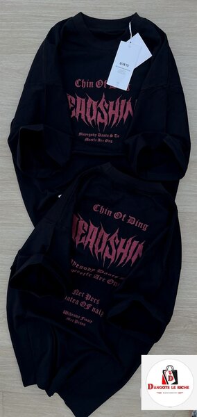 T-shirt noire imprimée moderne