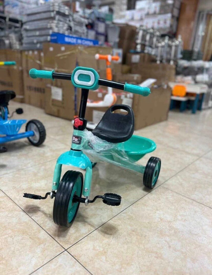 Tricycle coloré enfant