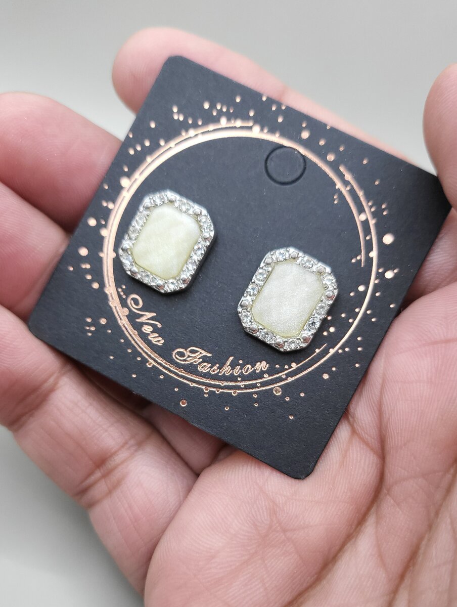 Square Earrings off white