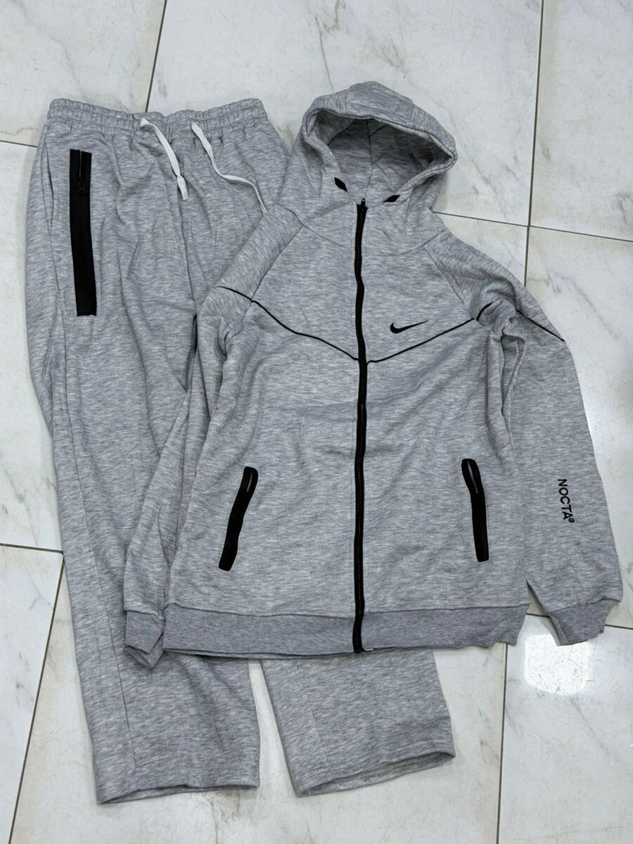 Ensemble de sport à capuche