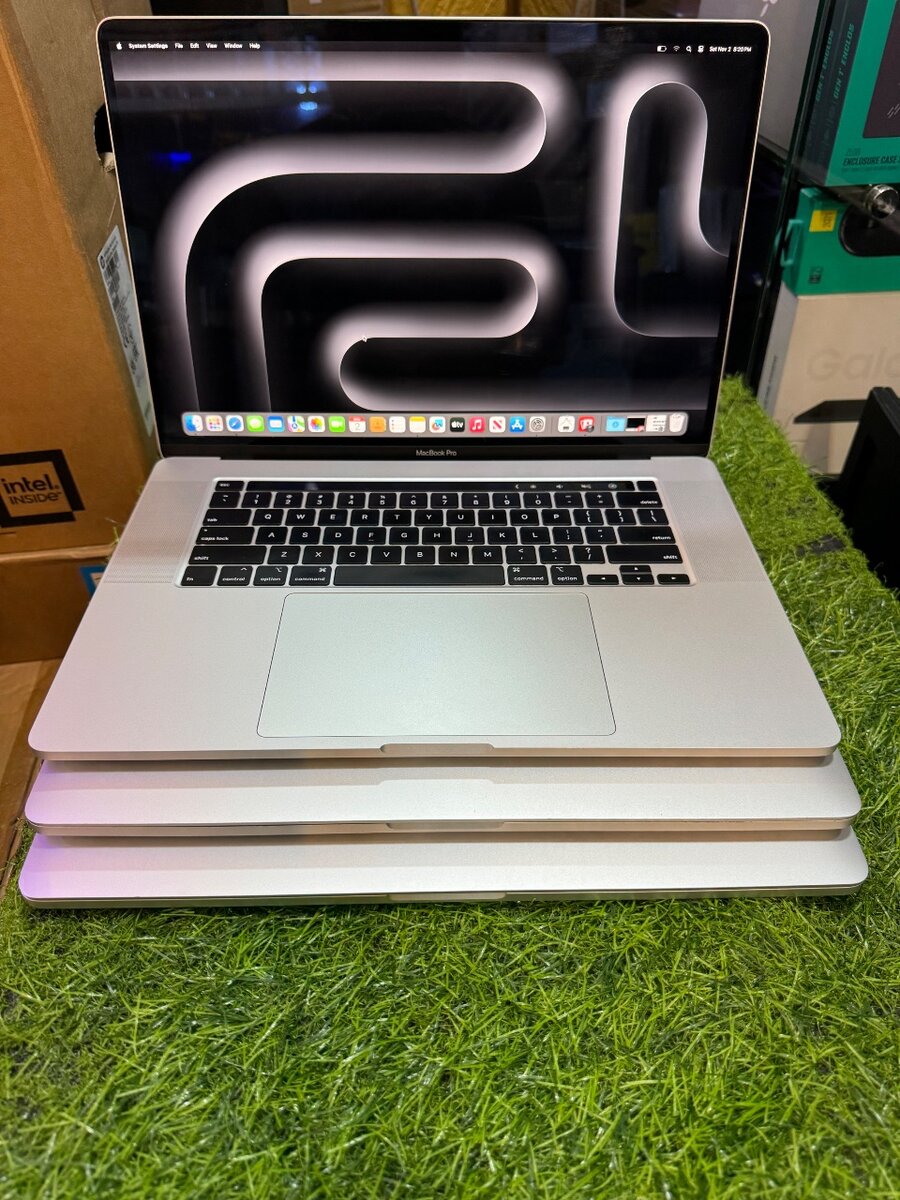 2019 MacBook Pro TOUCHBAR Ram 16GB Intel Core i9 ssd 512GB
