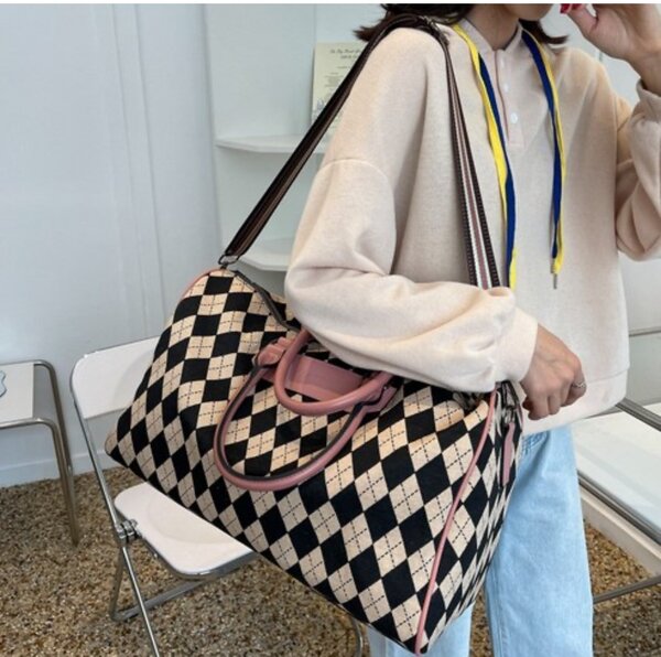 Sac à main à carreaux tendance