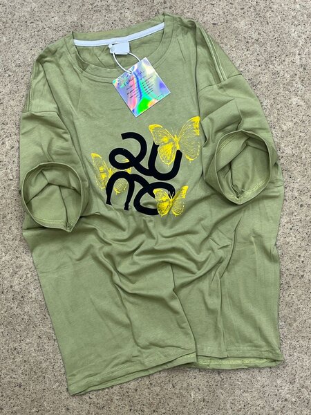 T-shirt vert papillons