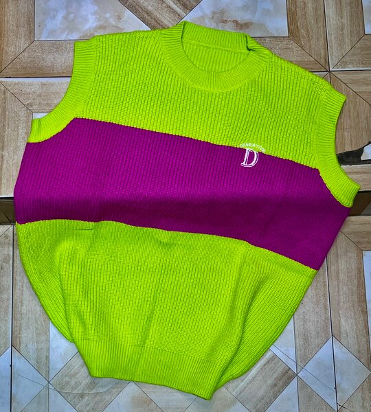 Pulls sans manches colorés