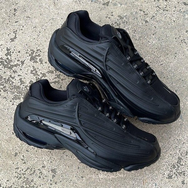 Baskets noires ultramodernes