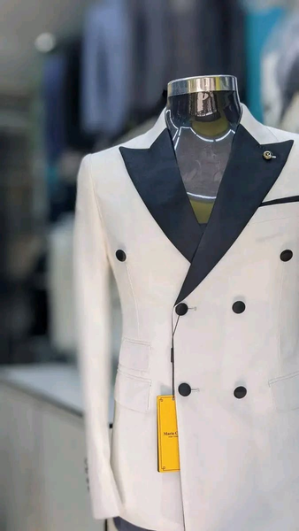 Suit blanc