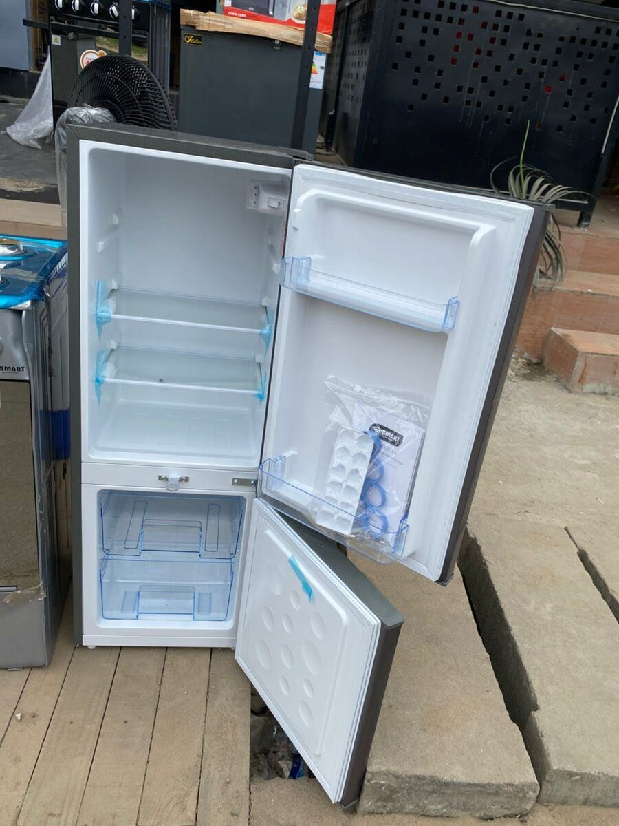 Réfrigérateur compact moderne