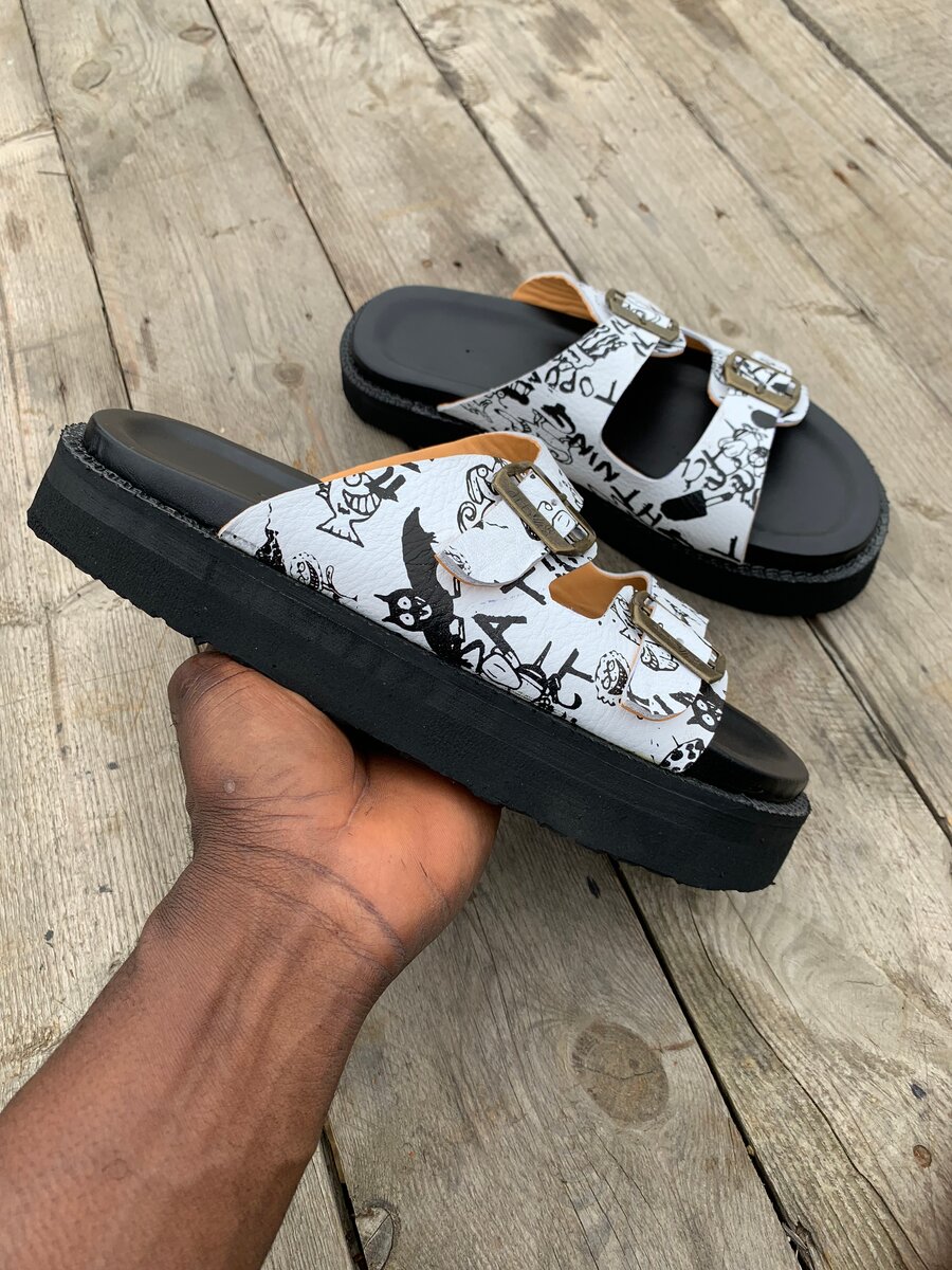 Sandales en cuir à motif artistique