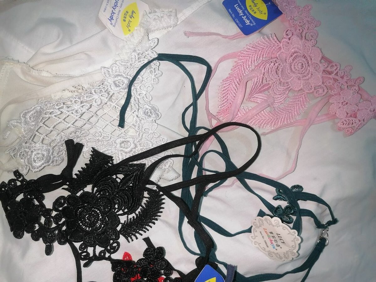 Lingerie dentelle colorée
