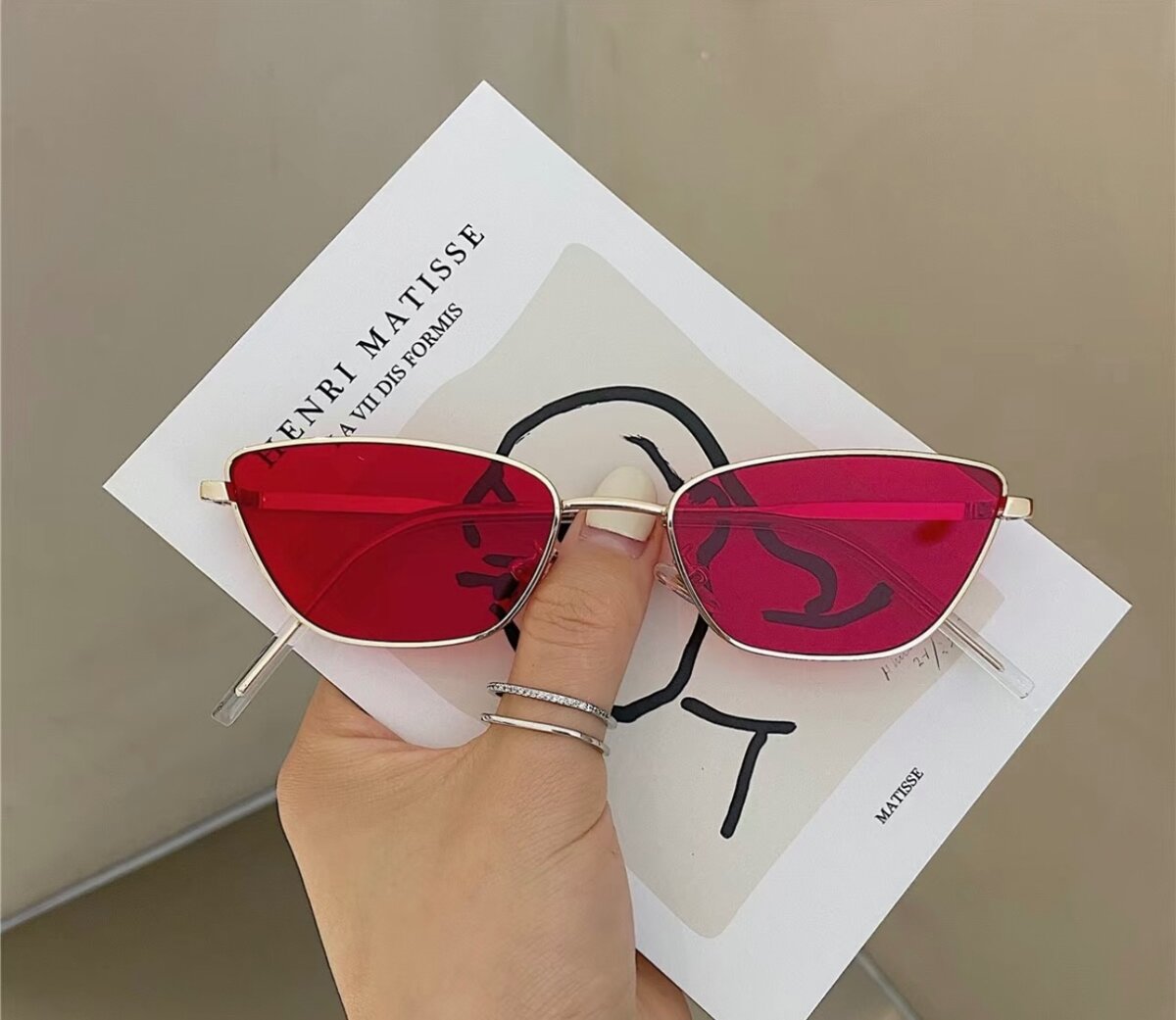 Очки с красными линзами