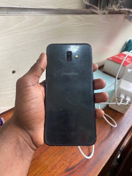 Samsung Galaxy J6 Smartphone
