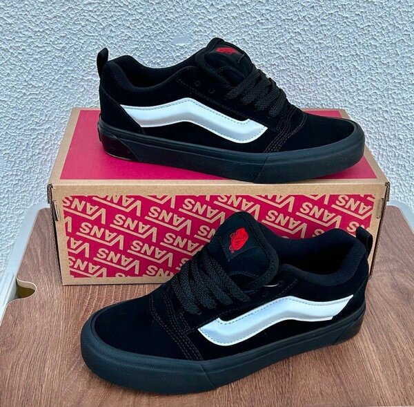 VANS KNU SKOOL BLACK WARRIORS ( dans carton)