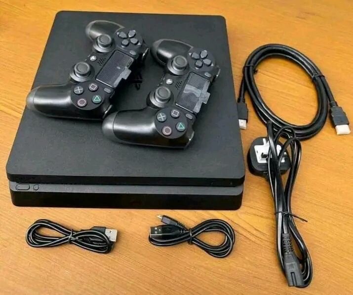 Console PS4 avec manettes
