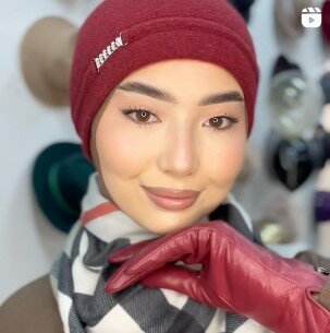 Красивая женская шапка. Польша. Шерсть 80%