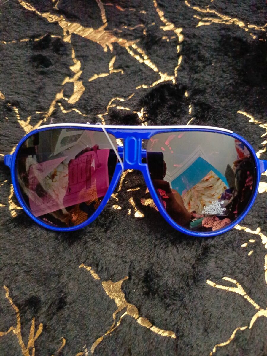 Lunettes de soleil bleues