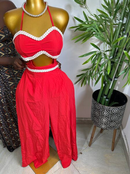 Ensemble rouge perlé élégant