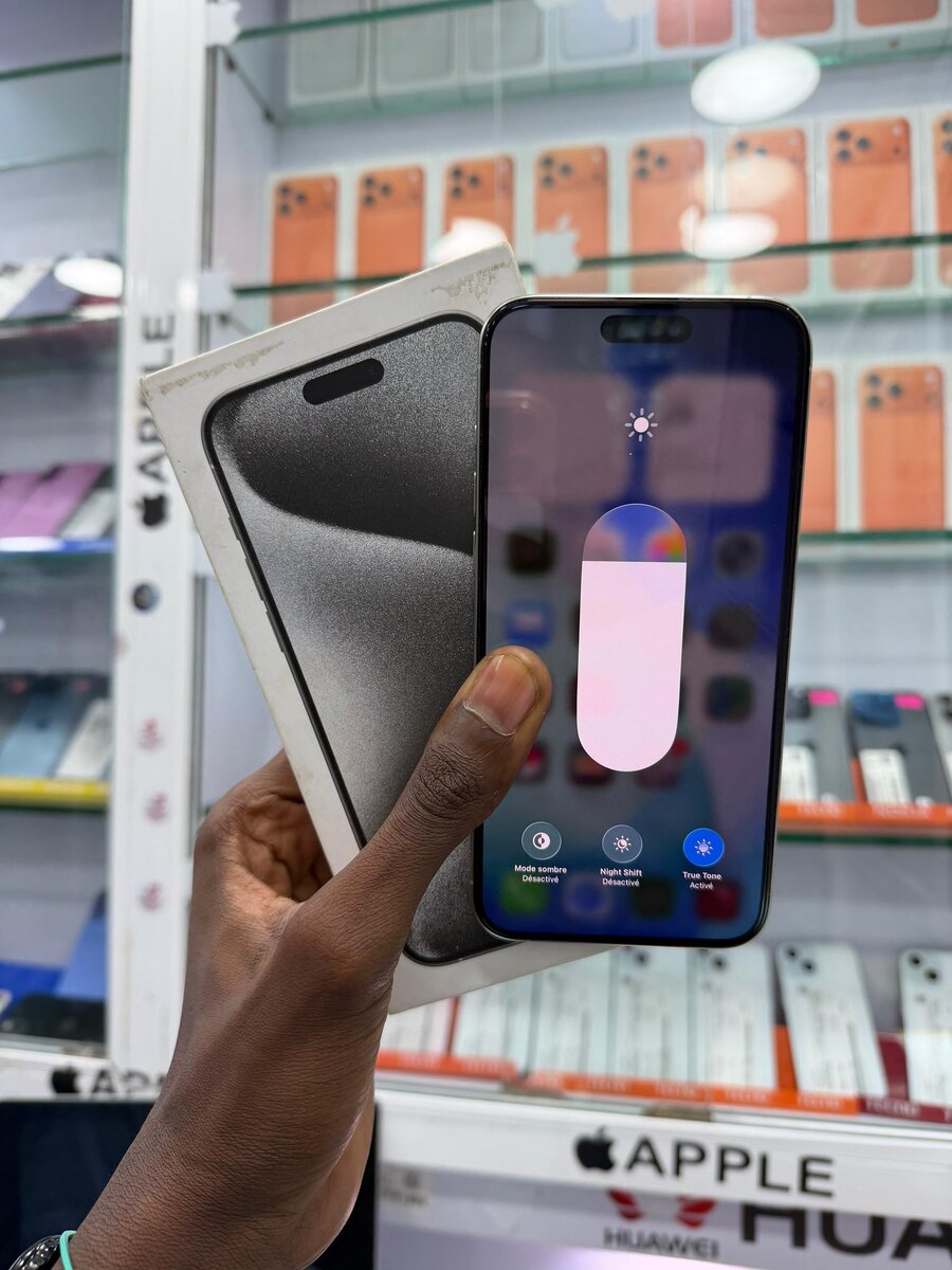 Disponible 15 Pro Max 256go