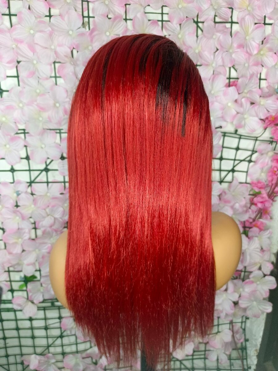 Perruque droite rouge vive