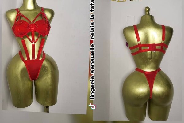 Body en dentelle rouge sexy