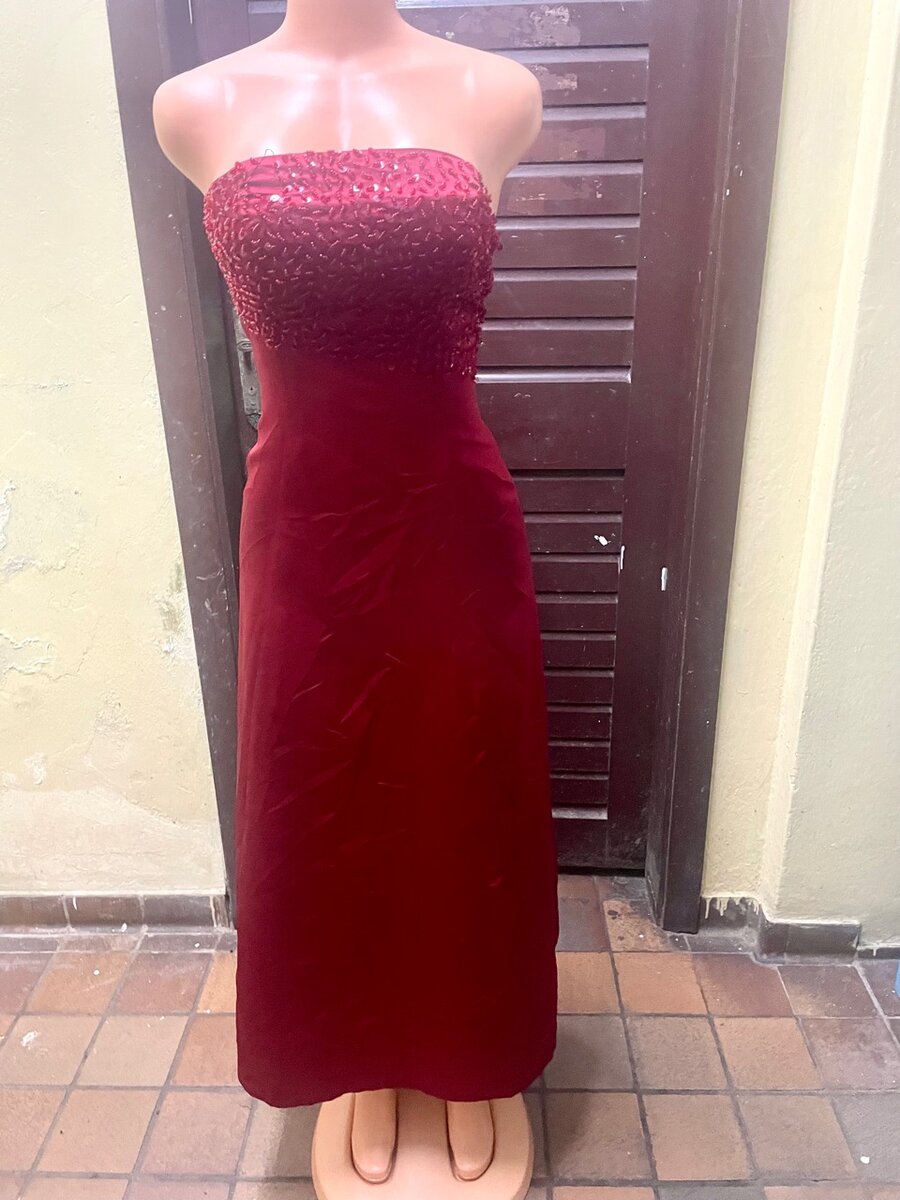 Dinner wear, very elegant for all your night occasions.