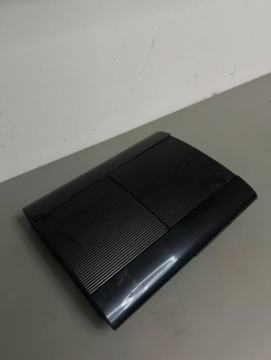 PlayStation 3 с 20 играми но без джойстиков