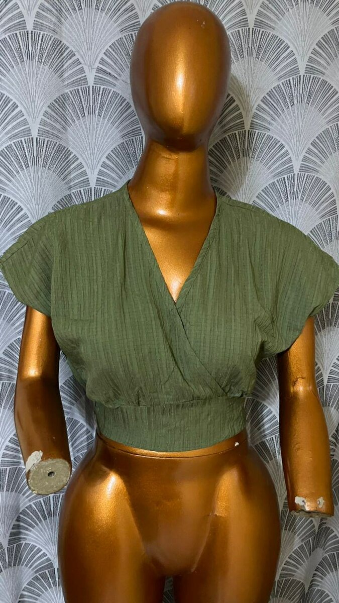 Haut court en lin vert