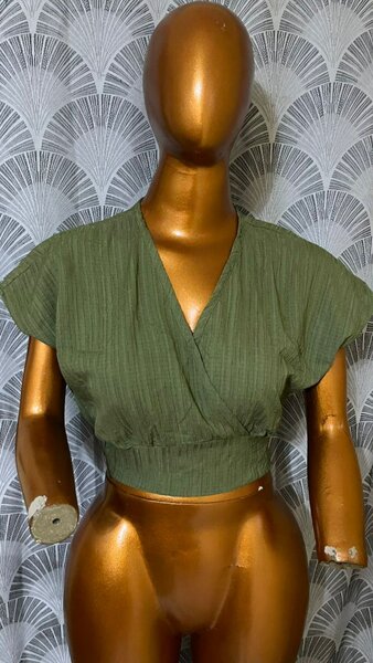 Haut court en lin vert