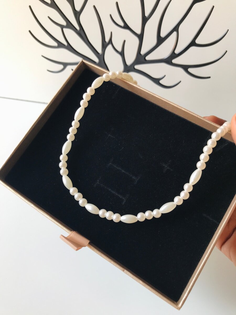 White pearl necklace