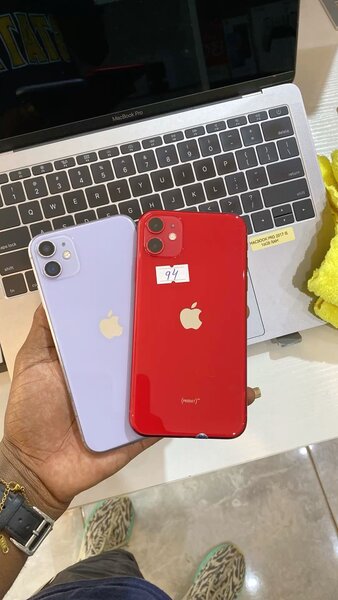 iPhone 11 – Rouge et Lavande