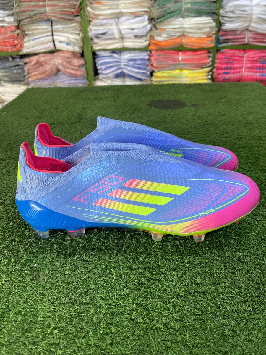 Chaussures de football colorées