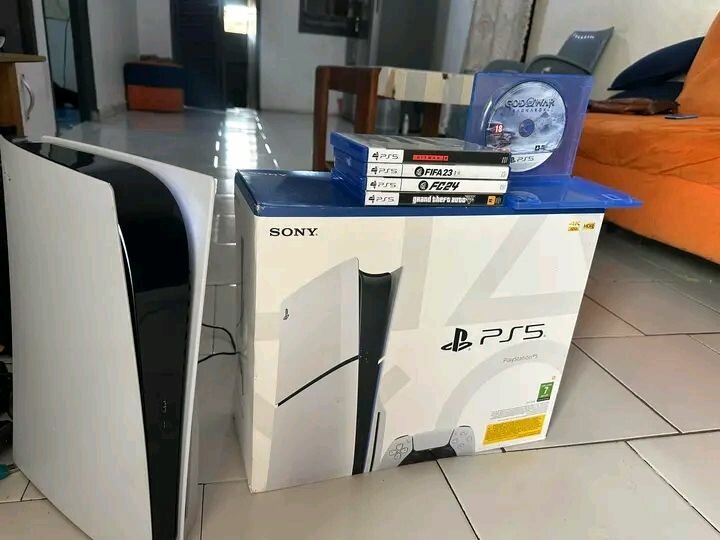 Console Sony PS5 avec jeux