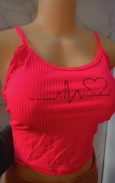 Débardeur rose à motif cœur