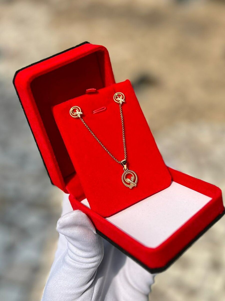 Ensemble collier et boucles d'oreilles en or