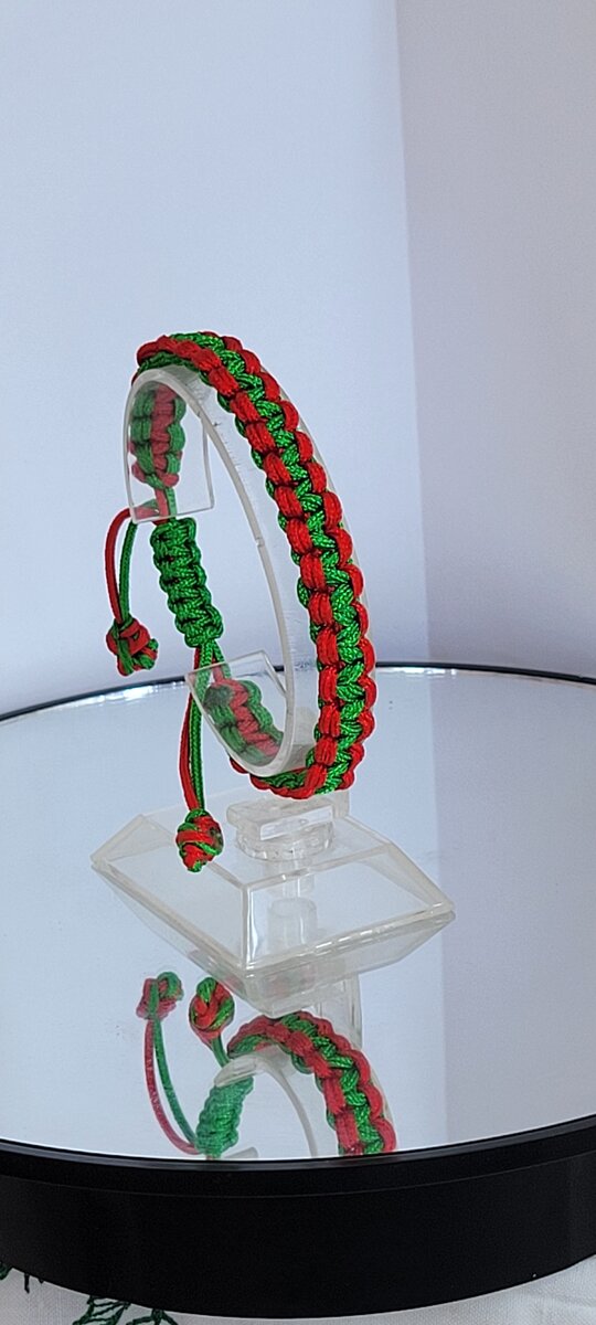 Bracelet tressé rouge et vert