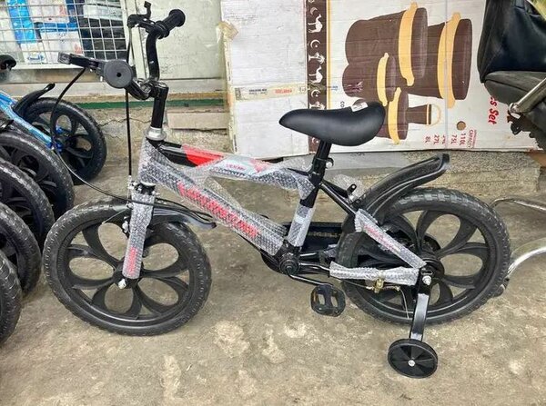 Vélo enfant avec stabilisateurs