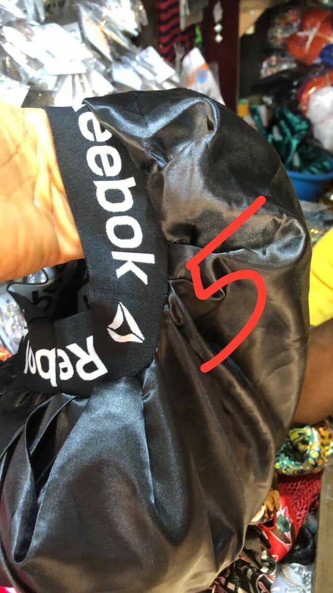 Bonnets en satin élégant